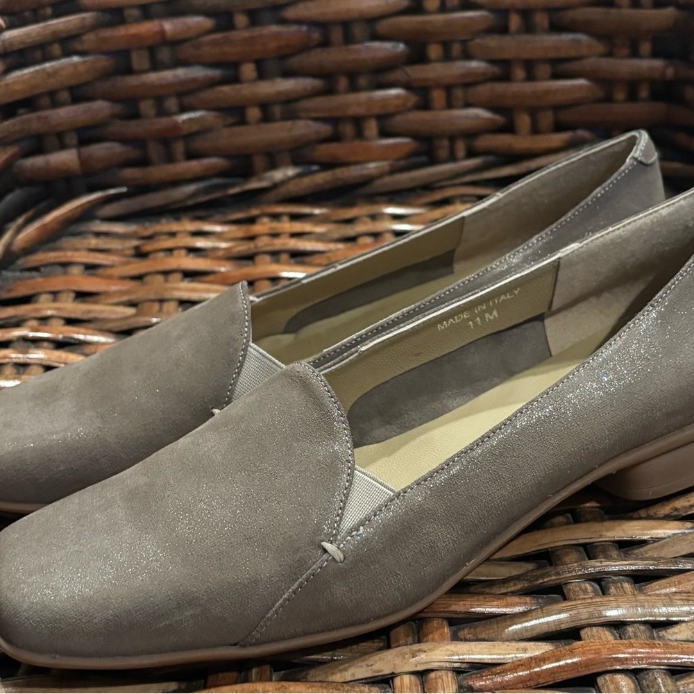 Sesto Meucci Tan Flats Timeless Loafers make in Italy . Size 11 - Picture 13 of 16